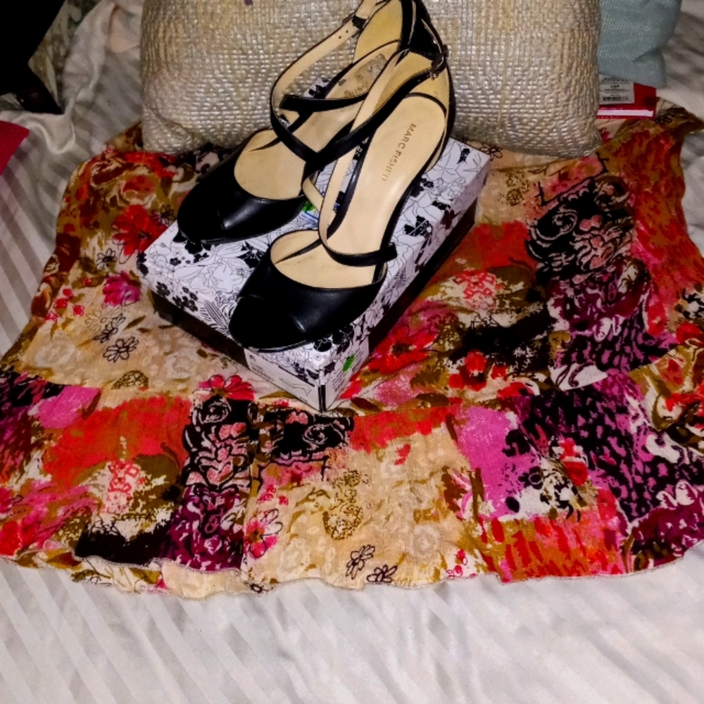 Black high heels 👠
